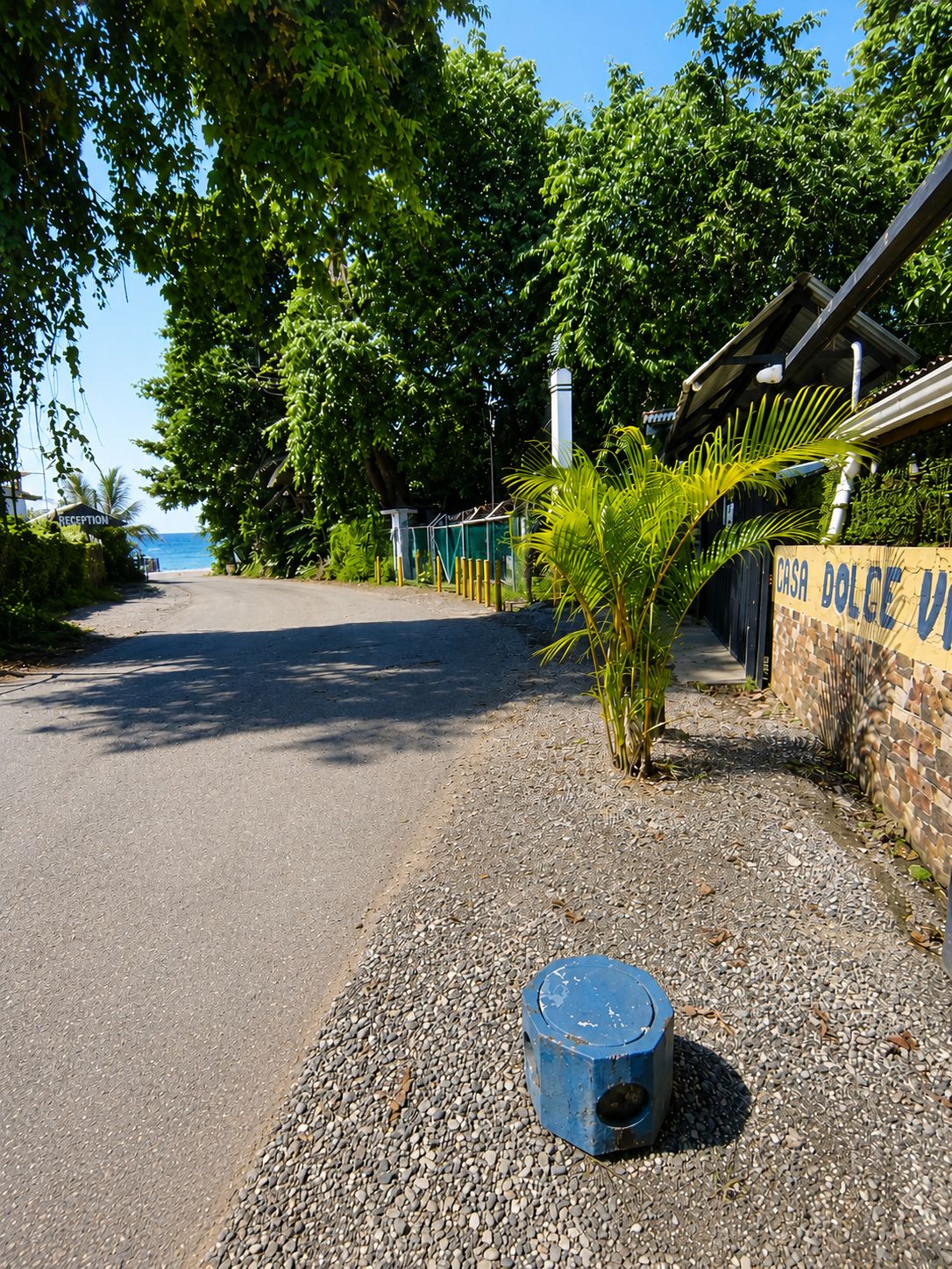 Calle hacia el mar